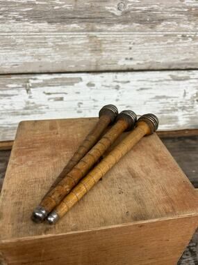 7013. Thin Wood Quill